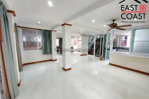 Casa de 3 dormitorios en Jomtien Beach, Pattaya, Tailandia № 213272 - foto 5