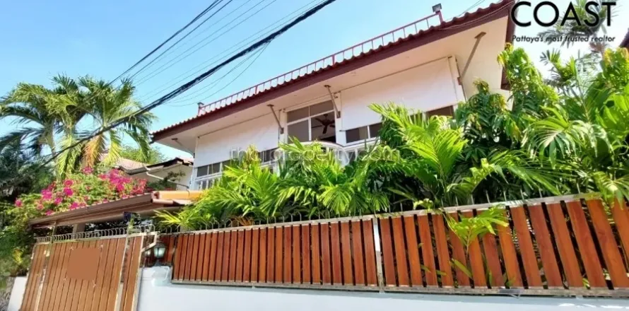 Casa de 3 dormitorios en Jomtien Beach, Pattaya, Tailandia № 213272