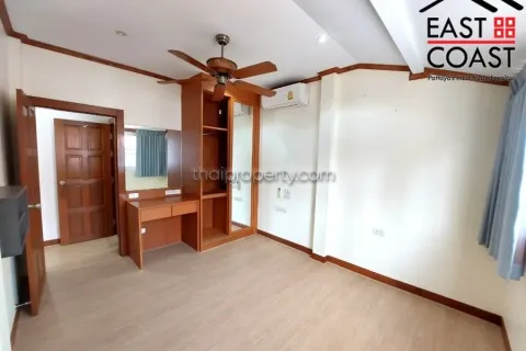 Casa de 3 dormitorios en Jomtien Beach, Pattaya, Tailandia № 213272 - foto 22