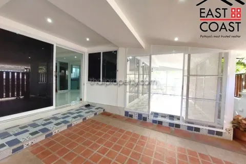 Casa de 3 dormitorios en Jomtien Beach, Pattaya, Tailandia № 213272 - foto 30