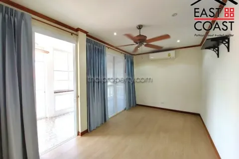 Casa de 3 dormitorios en Jomtien Beach, Pattaya, Tailandia № 213272 - foto 15