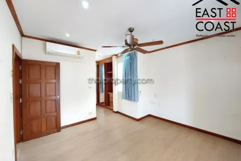 Casa de 3 dormitorios en Jomtien Beach, Pattaya, Tailandia № 213272 - foto 10