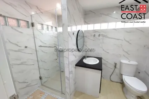 Casa de 3 dormitorios en Jomtien Beach, Pattaya, Tailandia № 213272 - foto 9