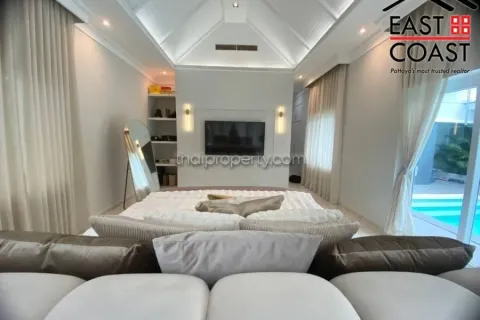 Casa de 4 dormitorios en Pattaya, Tailandia № 213276 - foto 12