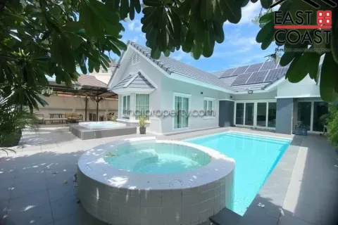 Casa de 4 dormitorios en Pattaya, Tailandia № 213276 - foto 3