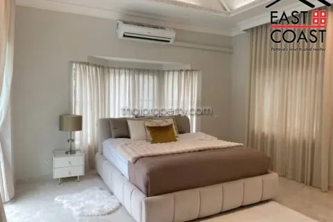 Casa de 4 dormitorios en Pattaya, Tailandia № 213276 - foto 11