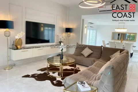 Casa de 4 dormitorios en Pattaya, Tailandia № 213276 - foto 5