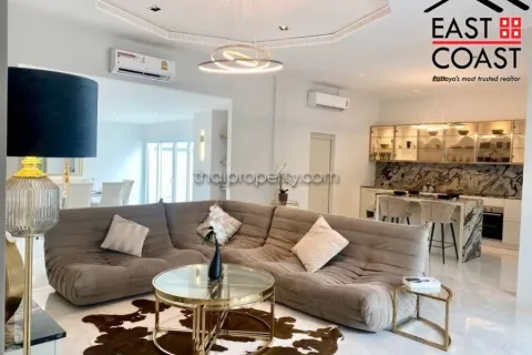 Casa de 4 dormitorios en Pattaya, Tailandia № 213276 - foto 6