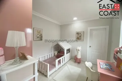 Casa de 4 dormitorios en Pattaya, Tailandia № 213276 - foto 15