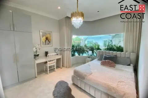 Casa de 4 dormitorios en Pattaya, Tailandia № 213276 - foto 16