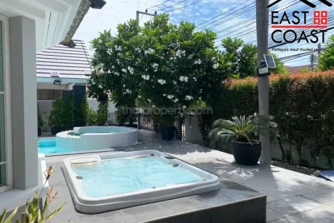 Casa de 4 dormitorios en Pattaya, Tailandia № 213276 - foto 4