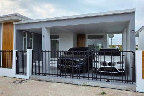 House in Hua Hin, Thailand 3 bedrooms № 141057 - photo 1