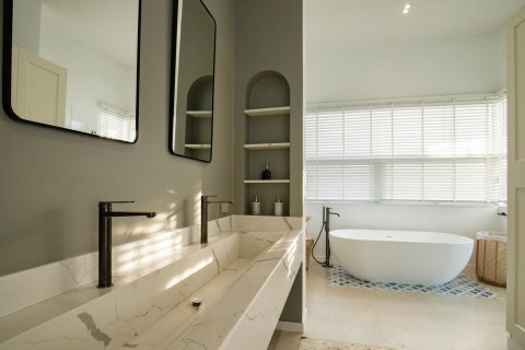 Villa in Phuket, Thailand 4 bedrooms № 148764 - photo 9