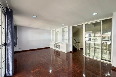 Таунхаус в Суан Луанге, Бангкок, Таиланд с 5 спальнями  № 148765 - фото 4