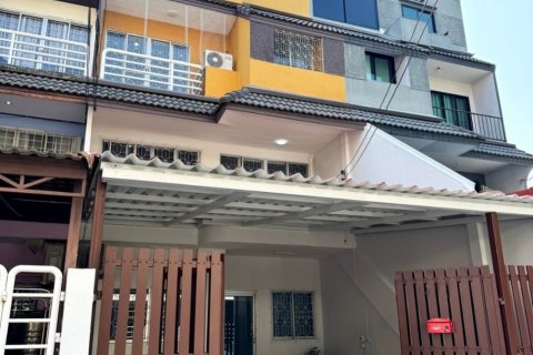 Таунхаус в Суан Луанге, Бангкок, Таиланд с 5 спальнями  № 148765 - фото 1