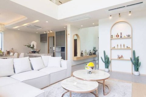 House in Pattaya, Thailand 5 bedrooms № 114699 - photo 1