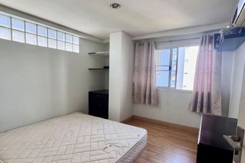 Condo à Khlong Toei, Bangkok, Thaïlande, 2 chambres № 155147 - photo 8