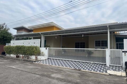 Maison à Hang Dong, Thaïlande 4 chambres № 163364