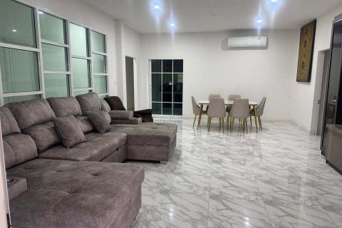 Maison à Hang Dong, Thaïlande 4 chambres № 163364 - photo 18