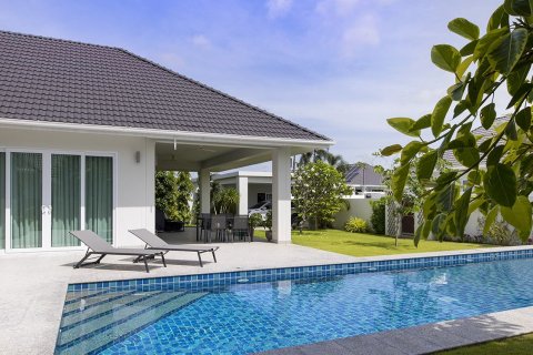 Villa in Hua Hin, Thailand 3 bedrooms № 145112 - photo 1