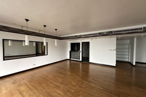 Кондоминиум с 3 спальнями в Патхум Ване, Бангкок, Таиланд № 150080 - фото 1