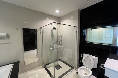 Кондоминиум с 2 спальнями в Патхум Ване, Бангкок, Таиланд № 150083 - фото 5