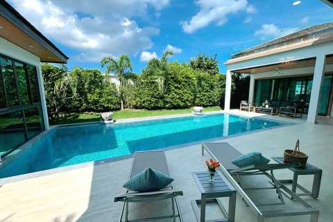 House in Phuket, Thailand 4 bedrooms № 160628 - photo 17