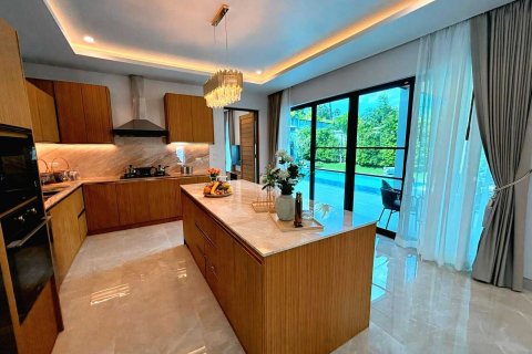 House in Phuket, Thailand 4 bedrooms № 160628 - photo 21