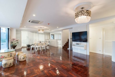 Duplex in Watthana, Bangkok, Thailand 3 bedrooms № 160632