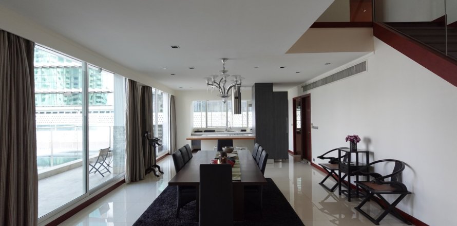 Condo in Watthana, Bangkok, Thailand, 3 bedrooms  № 176492