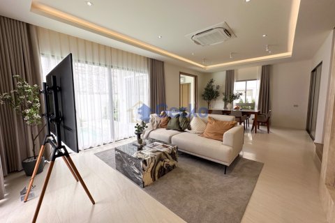 Casa de 4 dormitorios en Pattaya, Tailandia № 209395 - foto 10