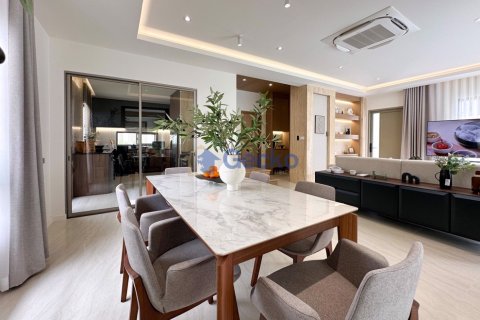 Casa de 4 dormitorios en Pattaya, Tailandia № 209395 - foto 9