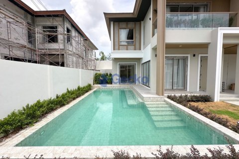 Casa de 4 dormitorios en Pattaya, Tailandia № 209395 - foto 3