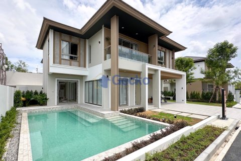 Casa de 4 dormitorios en Pattaya, Tailandia № 209395 - foto 2