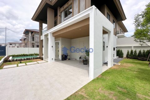 Casa de 4 dormitorios en Pattaya, Tailandia № 209395 - foto 4