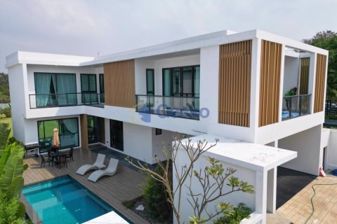 Casa de 3 dormitorios en Pattaya, Tailandia № 209393 - foto 2