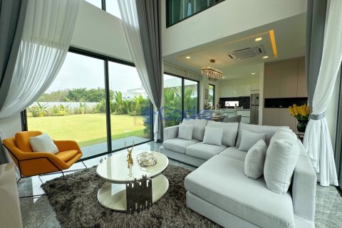 Casa de 3 dormitorios en Pattaya, Tailandia № 209393 - foto 12
