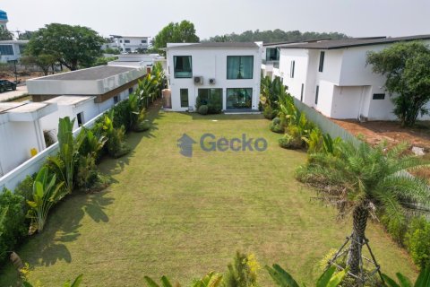 Casa de 3 dormitorios en Pattaya, Tailandia № 209393 - foto 3