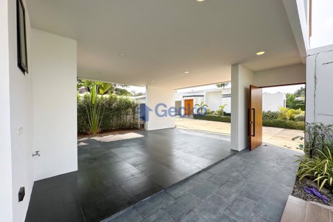 Casa de 3 dormitorios en Pattaya, Tailandia № 209393 - foto 8