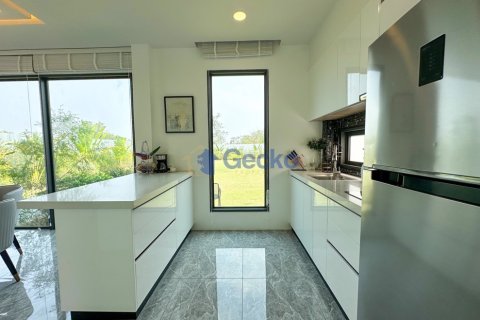 Casa de 3 dormitorios en Pattaya, Tailandia № 209393 - foto 18