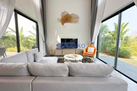 Casa de 3 dormitorios en Pattaya, Tailandia № 209393 - foto 15