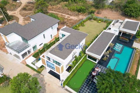 Casa de 3 dormitorios en Pattaya, Tailandia № 209393 - foto 4