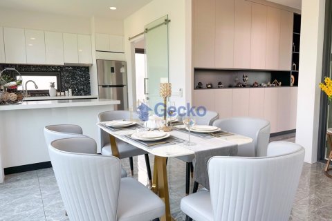 Casa de 3 dormitorios en Pattaya, Tailandia № 209393 - foto 14