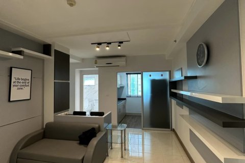 Condo in Huai Khwang, Bangkok, Thailand, 2 bedrooms  № 163358 - photo 3