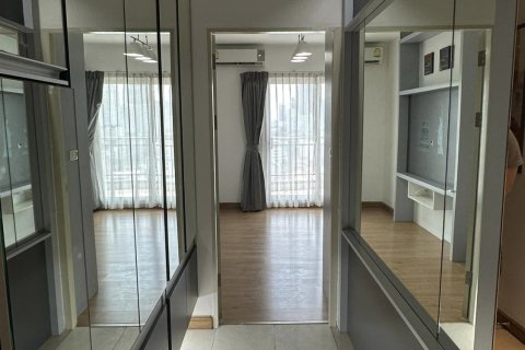 Condo in Huai Khwang, Bangkok, Thailand, 2 bedrooms  № 163358 - photo 6