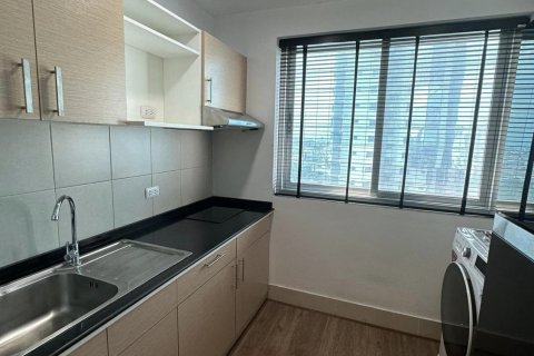 Condo in Huai Khwang, Bangkok, Thailand, 2 bedrooms  № 163358 - photo 4