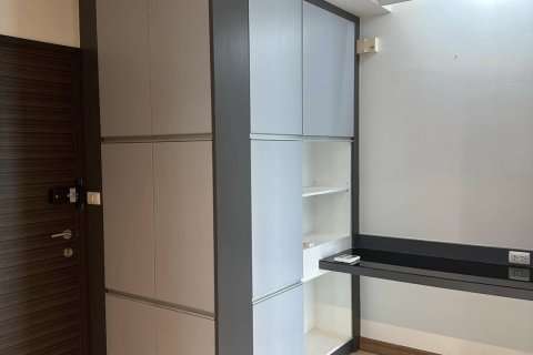 Condo in Huai Khwang, Bangkok, Thailand, 2 bedrooms  № 163358 - photo 7