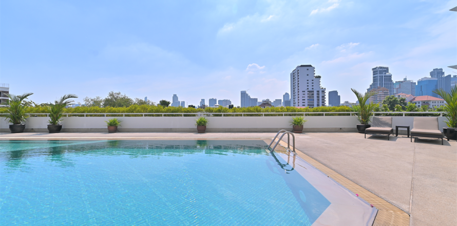 Condo in Bangkok, Thailand, 4 bedrooms  № 186007