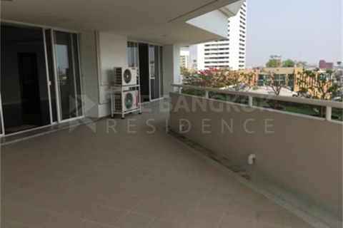 Condo in Bangkok, Thailand, 4 bedrooms  № 186007 - photo 2