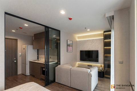Condo in Bangkok, Thailand, 1 bedroom  № 186009 - photo 1